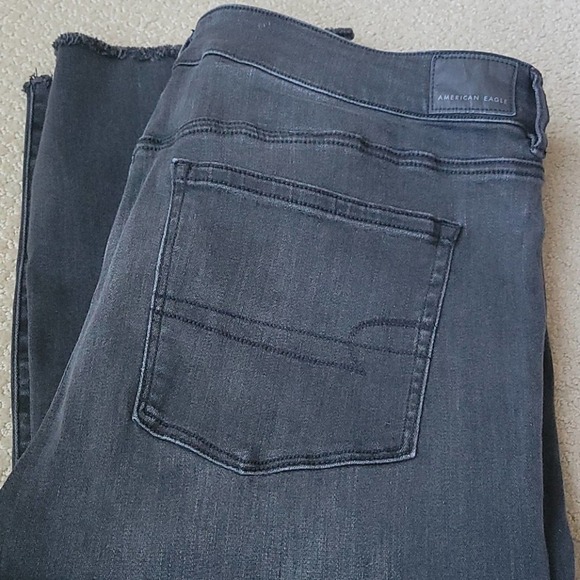 NEW! AMERICAN EAGLE High Rise Crop Flare 20L. - Picture 2 of 7